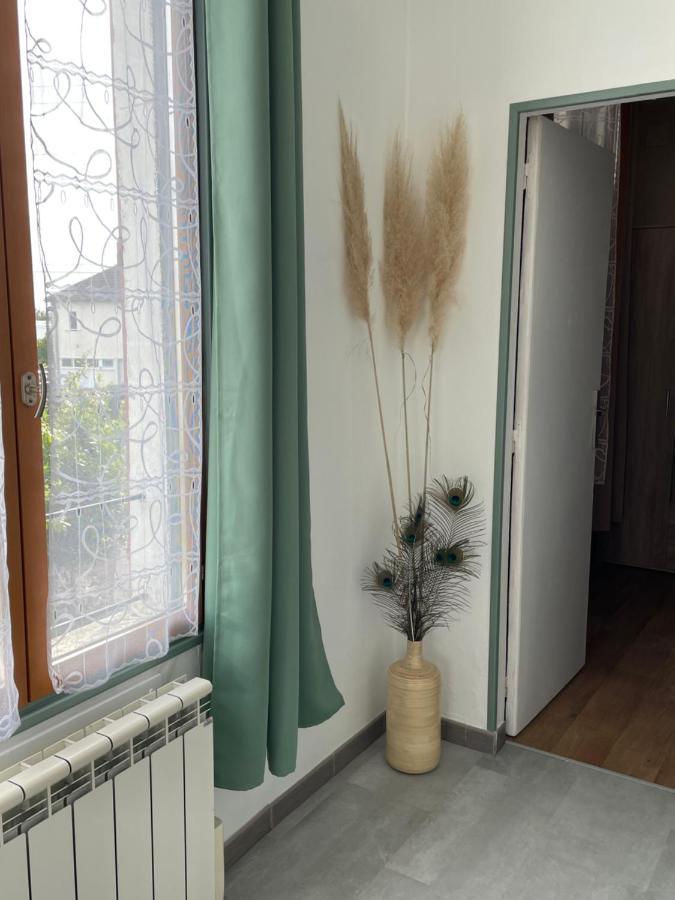 35 M2 1er Etage 200 M De La Avec Jardin Apartment *