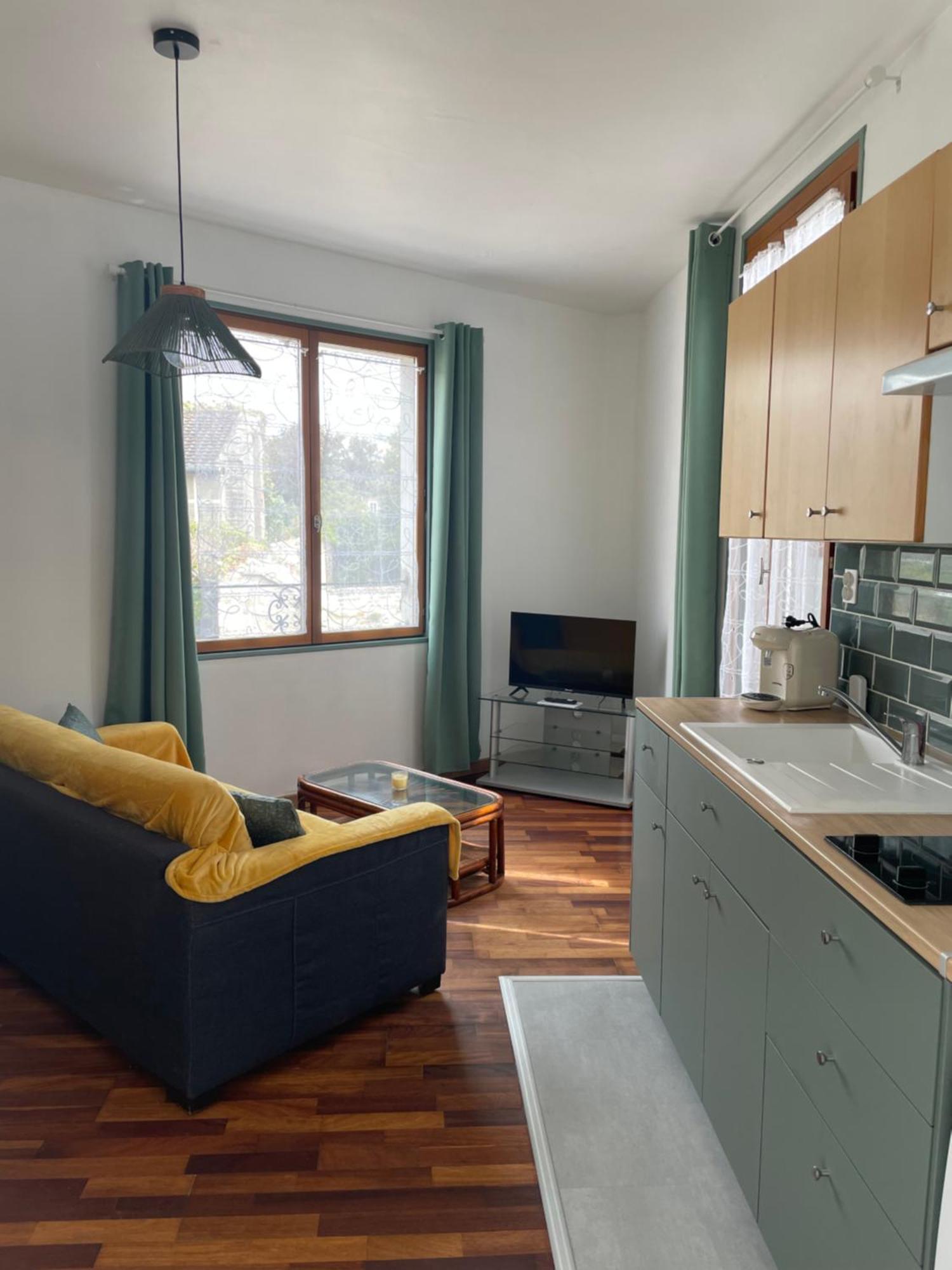 Apartment 35 M2 1er Etage 200 M De La Avec Jardin Luc-sur-Mer
